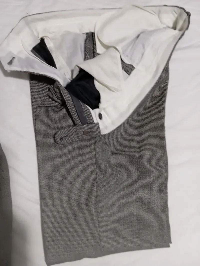 Traje gris para hombre en buen estado - 6
