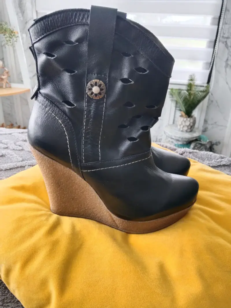 Botas de cuero negro con plataforma