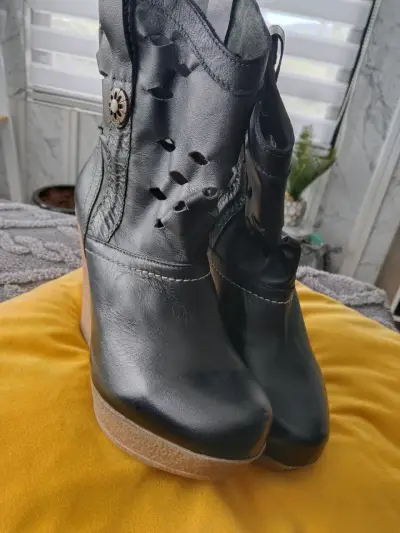 Botas de cuero negro con plataforma - miniatura 2