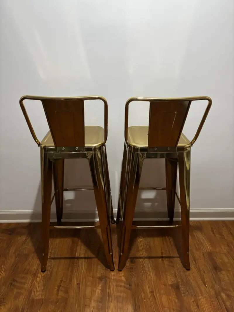 Sillas altas metálicas doradas para bar - 2