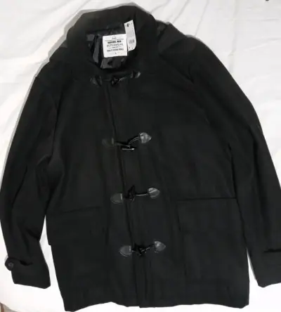 Abrigo negro con capucha para hombre - miniatura 1