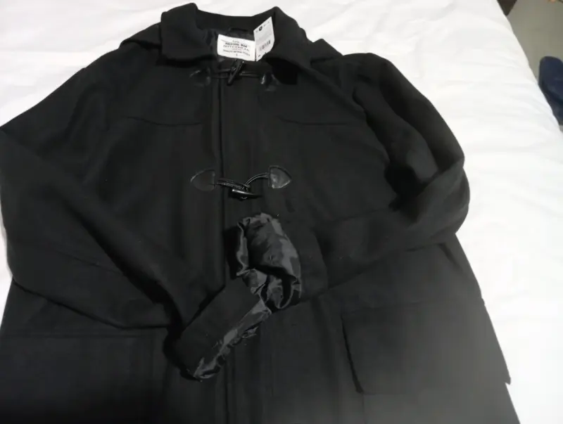 Abrigo negro con capucha para hombre - 2