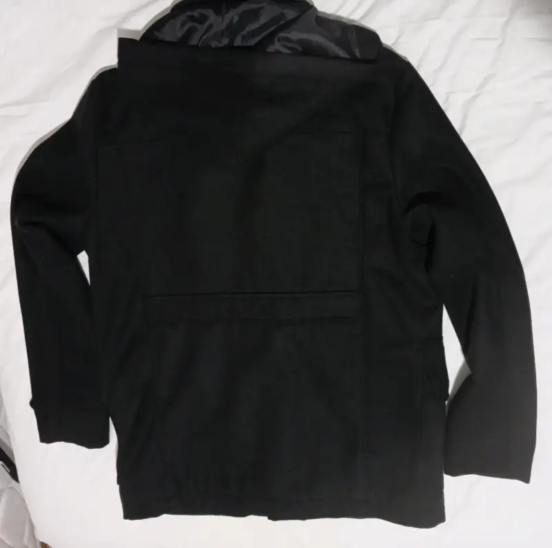 Abrigo negro con capucha para hombre - 3