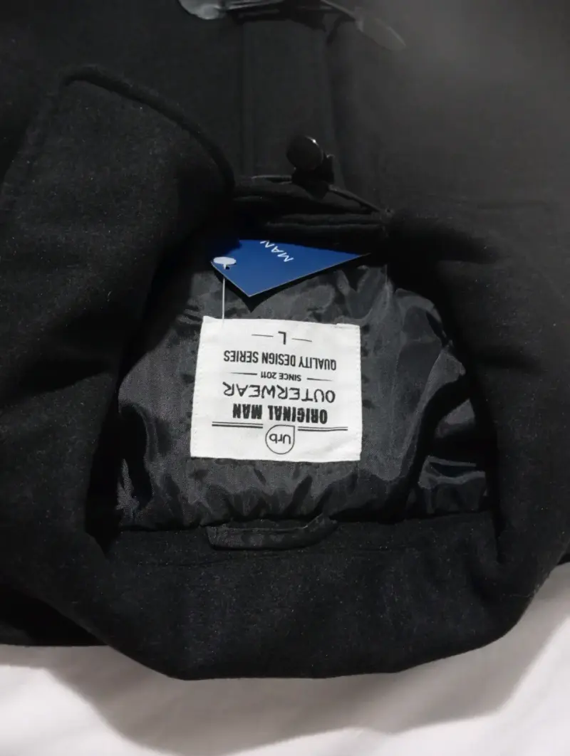 Abrigo negro con capucha para hombre - 4