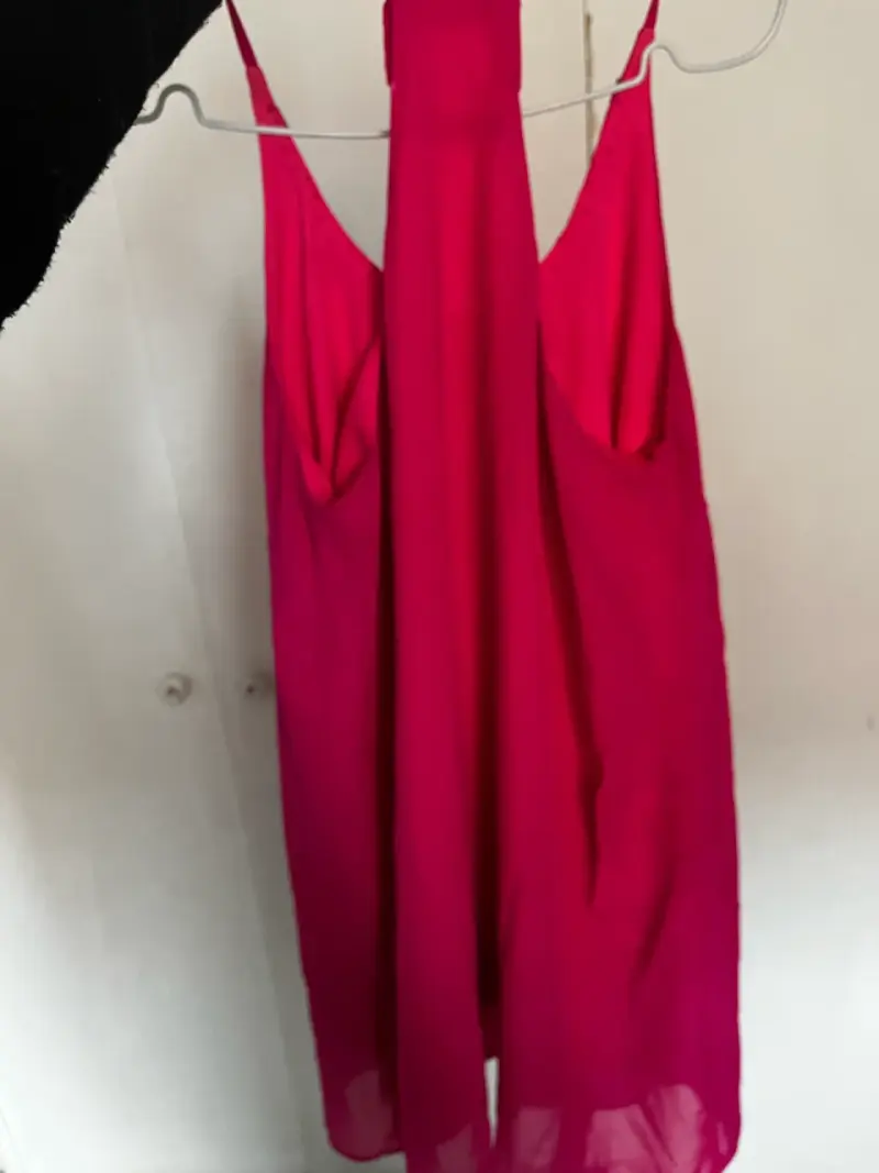 Vestido fucsia con detalles de flecos brillantes - 3