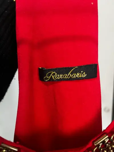 Vestido rojo con detalles de cadenas Ravabaris - miniatura 4