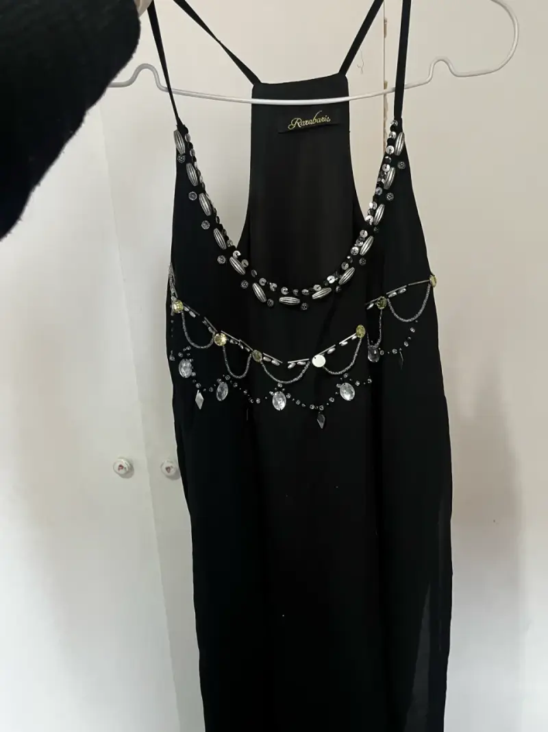 Vestido negro con pedrería Rara Avis