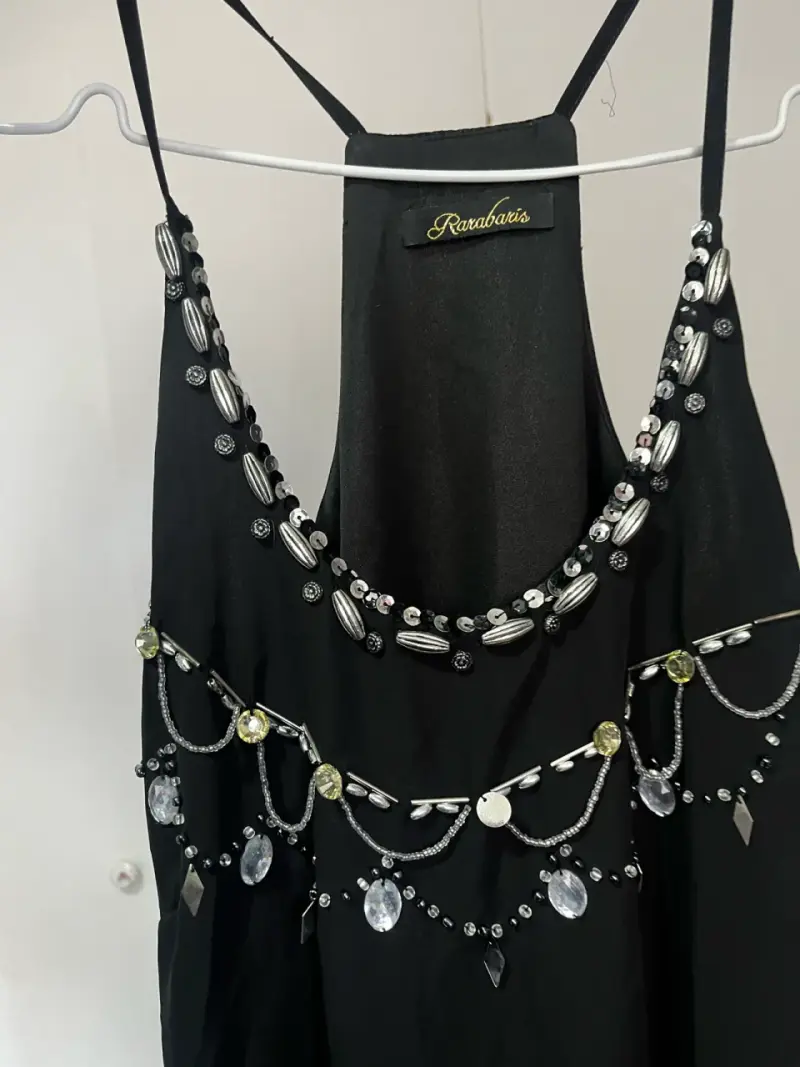 Vestido negro con pedrería Rara Avis - 2