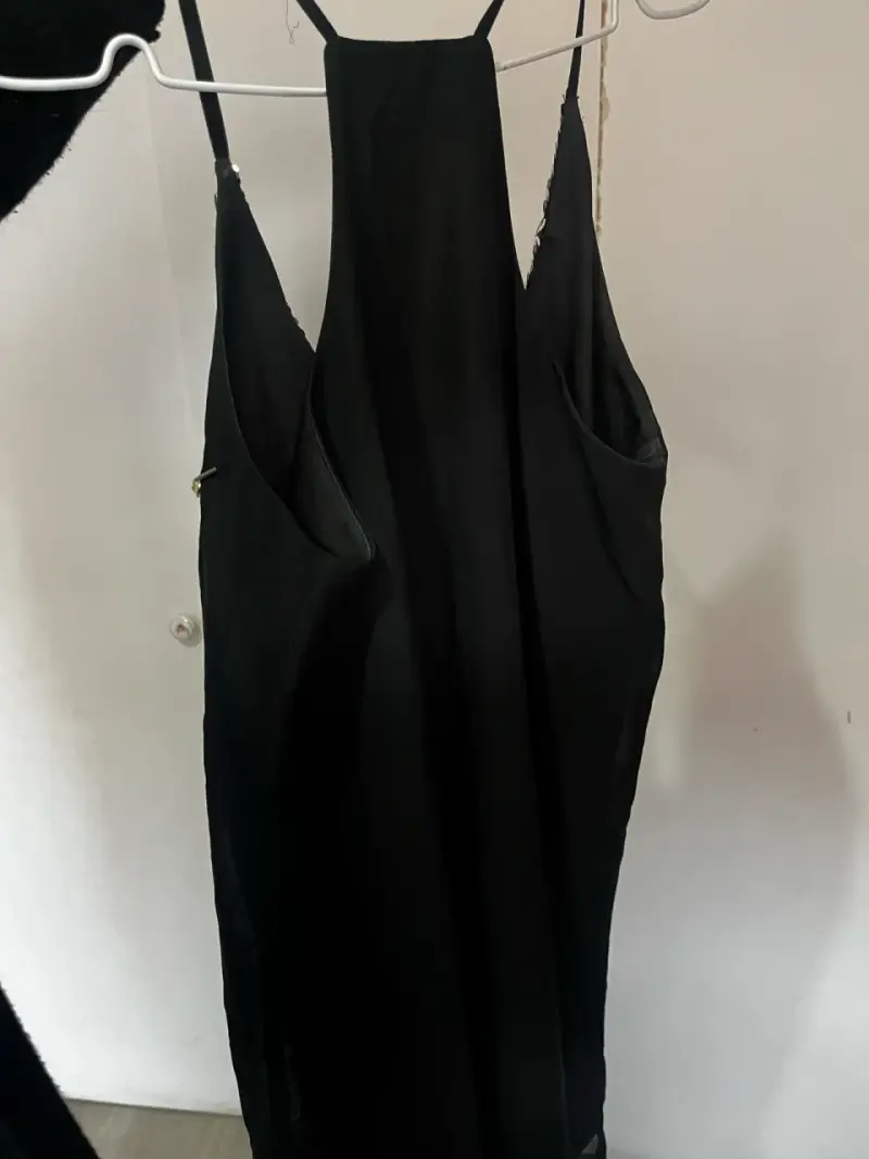 Vestido negro con pedrería Rara Avis - 3