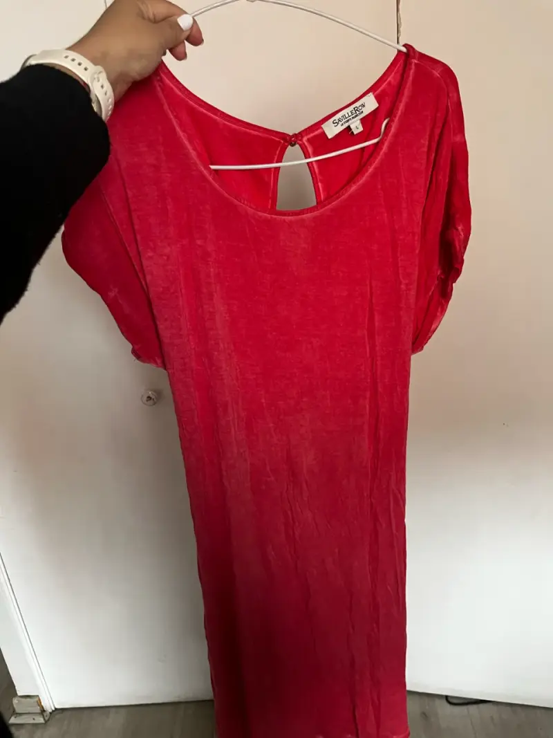 Vestido rojo Saville Row con diseño elegante