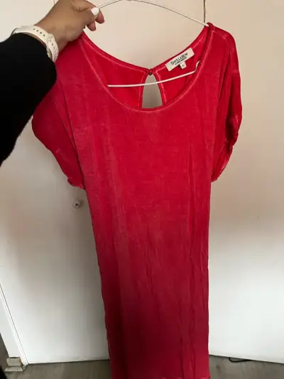 Vestido rojo Saville Row con diseño elegante - miniatura 1