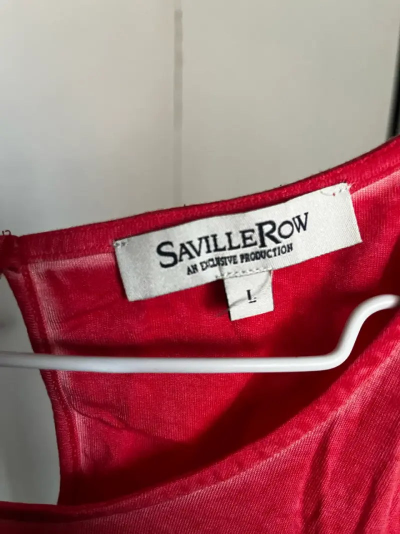 Vestido rojo Saville Row con diseño elegante - 3