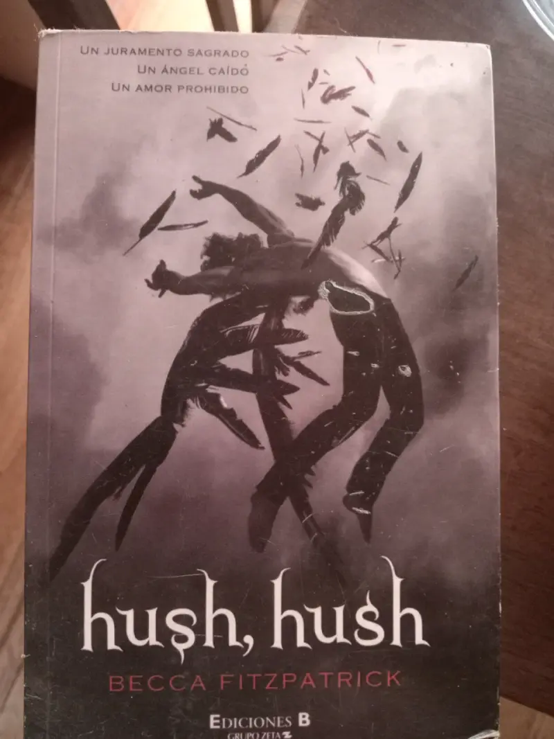 Libro 'Hush, Hush' de Becca Fitzpatrick