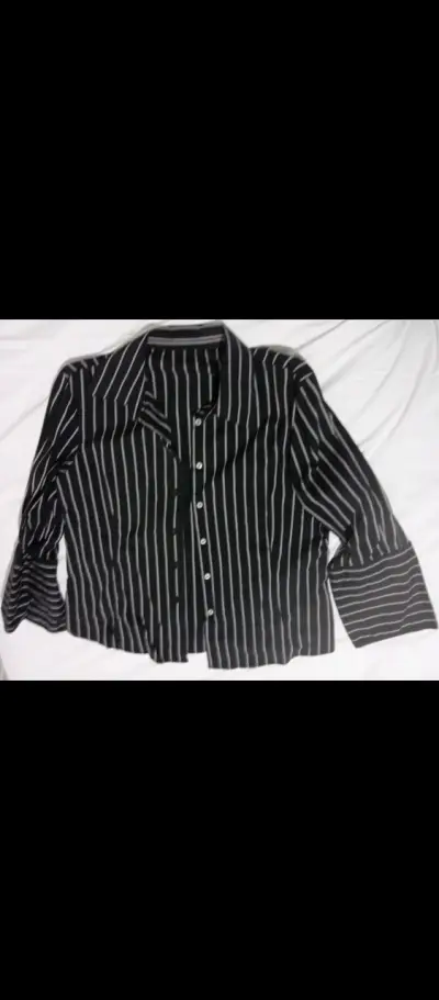 Camisa de rayas negras y gris para mujer - miniatura 1