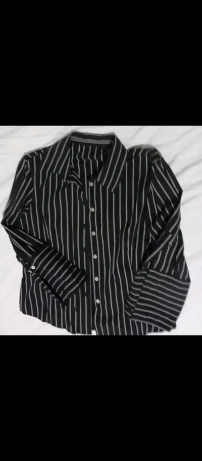 Camisa de rayas negras y gris para mujer - miniatura 3