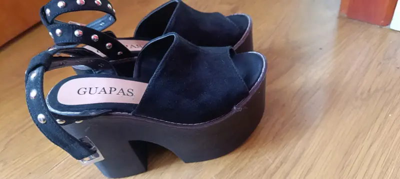 Sandalias negras de plataforma Guapas con tachas - 2