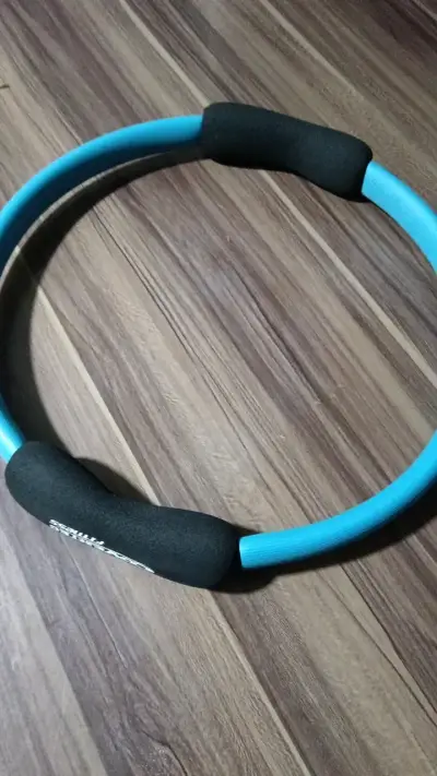 Aro de pilates azul con mangos acolchados - miniatura 3