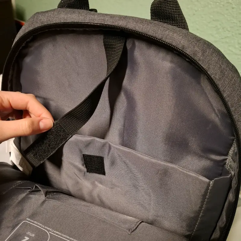 Mochila gris para computador o viaje - 3