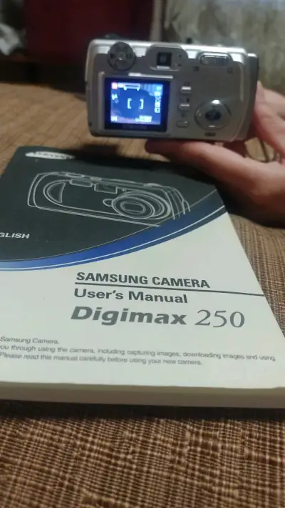 Cámara Digital Samsung Digimax 250 con Manual - miniatura 1