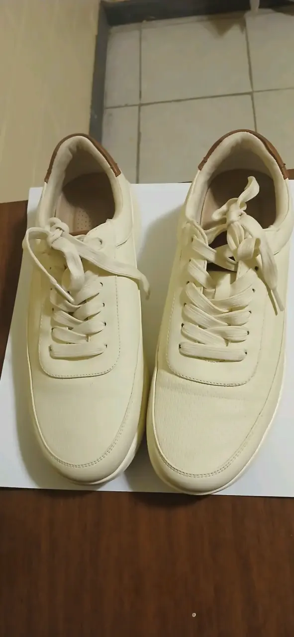 Zapatillas casuales beige Bata talla 41