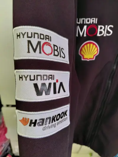 Chaqueta Hyundai Motorsport con logos de patrocinadores - miniatura 3