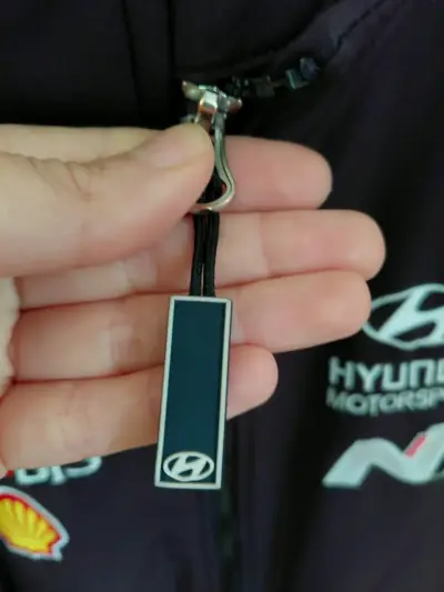 Chaqueta Hyundai Motorsport con logos de patrocinadores - miniatura 4