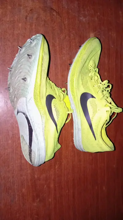 Zapatillas de Atletismo Nike Amarillas con Clavos - miniatura 2