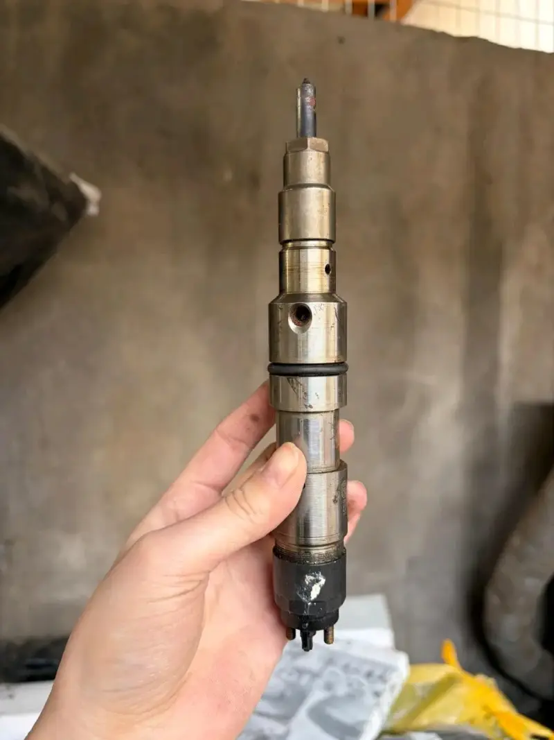 Inyector de combustible para motor diésel