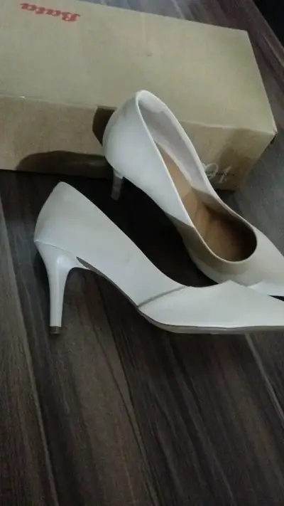 Zapatos de Tacón Blanco  invierMarca Bata Talla 39 - miniatura 1