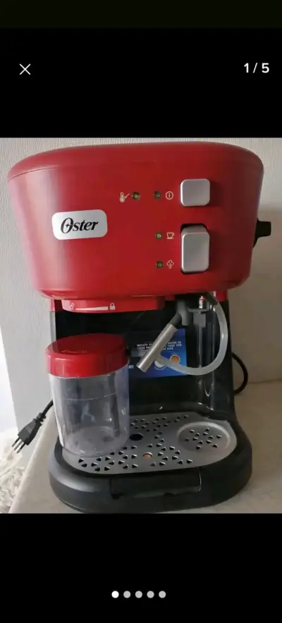 Remato Cafetera espresso Oster roja con accesorios - miniatura 1