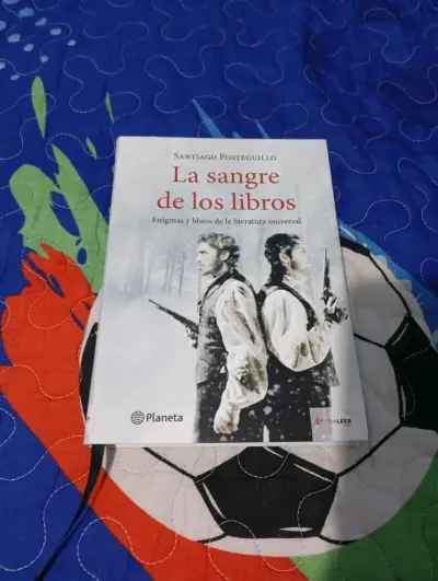 'La sangre de los libros' de Santiago Postegu - miniatura 1