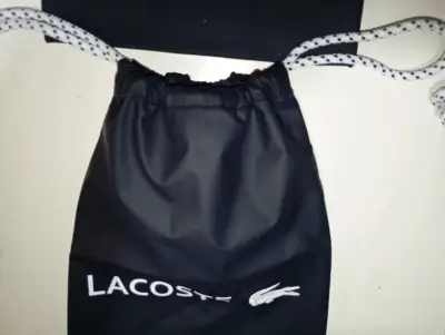 Bolsa de tela negra Lacoste con cordón - miniatura 1