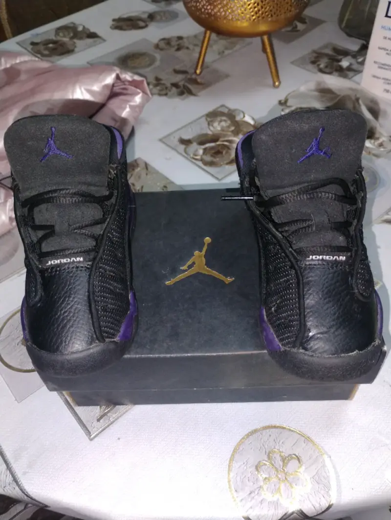 Zapatillas deportivas negras y moradas Jordan para niños - 5