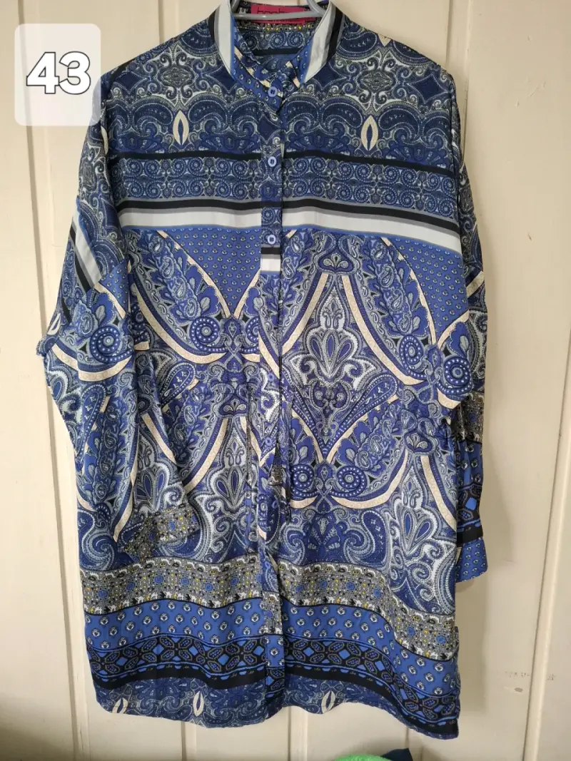 Vestido camisero azul con estampado bohemio - 5