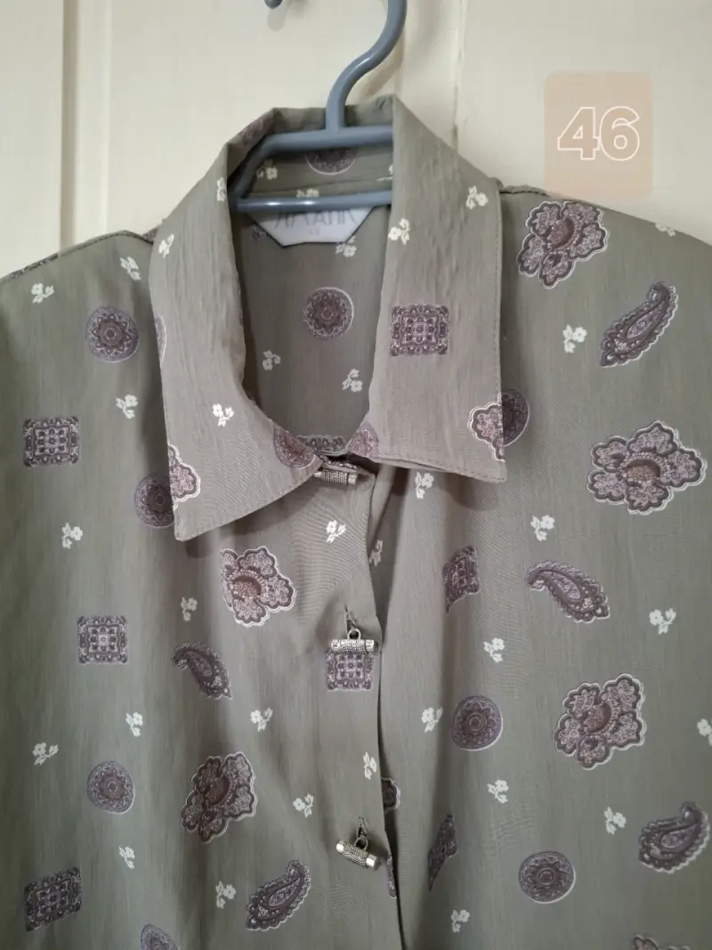 Blusa de mujer con estampado floral y volantes - 2