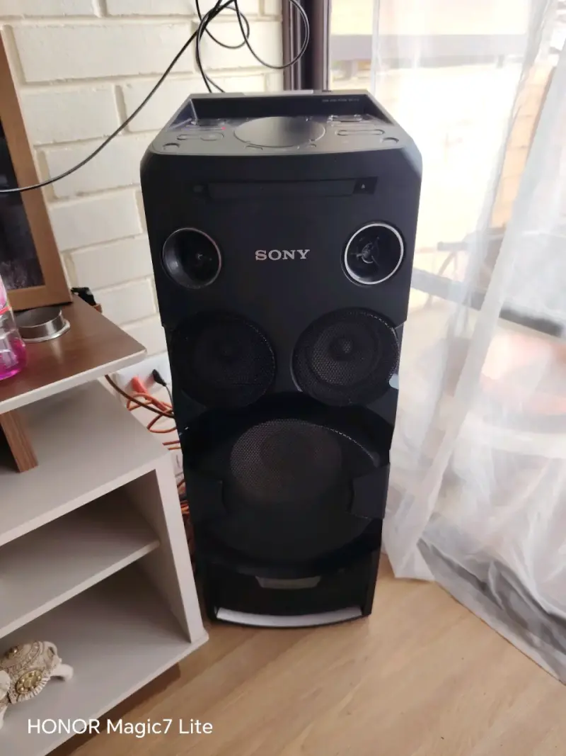 Parlante Sony de Alta Potencia con Luces LED - 1