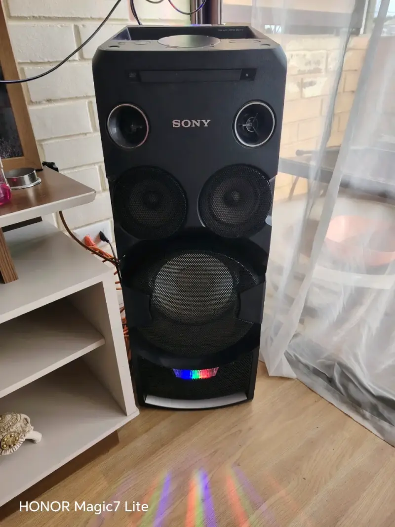 Parlante Sony de Alta Potencia con Luces LED - 2