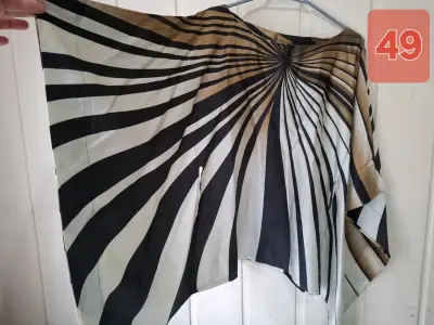 Blusa estampada de rayas en tonos marrón y negro - miniatura 2