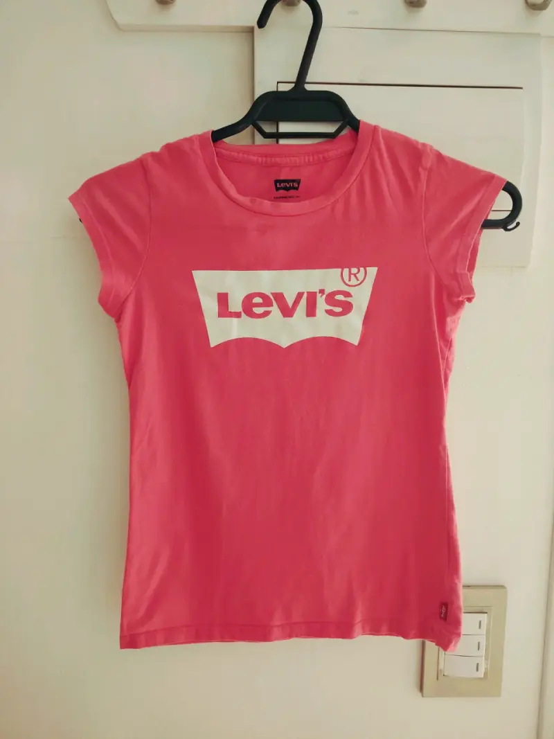 Polera Levi's rosa para niña