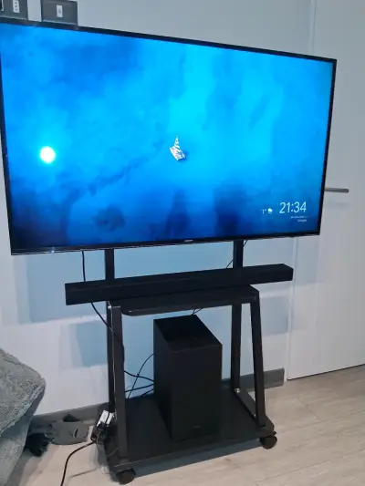 Televisor Samsung con barra de sonido y subwoofer - miniatura 1