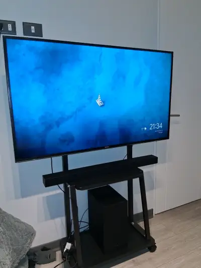 Televisor Samsung con barra de sonido y subwoofer - miniatura 2
