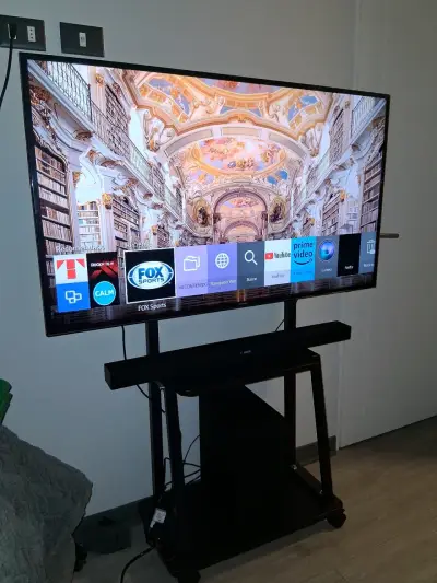 Televisor Samsung con barra de sonido y subwoofer - miniatura 3