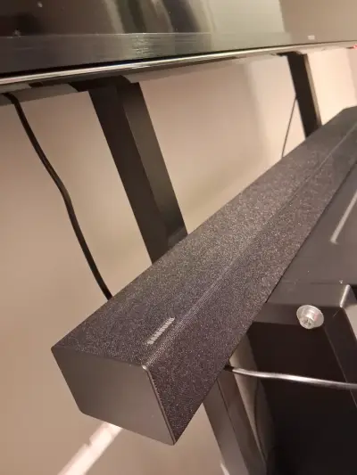 Televisor Samsung con barra de sonido y subwoofer - miniatura 4