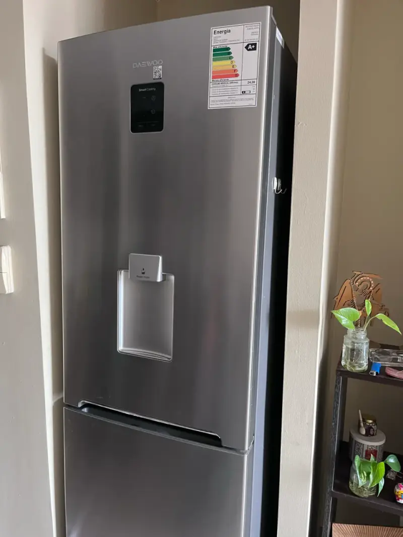 Refrigerador Daewoo Smart Cooling con Dispensador de Agua - 1