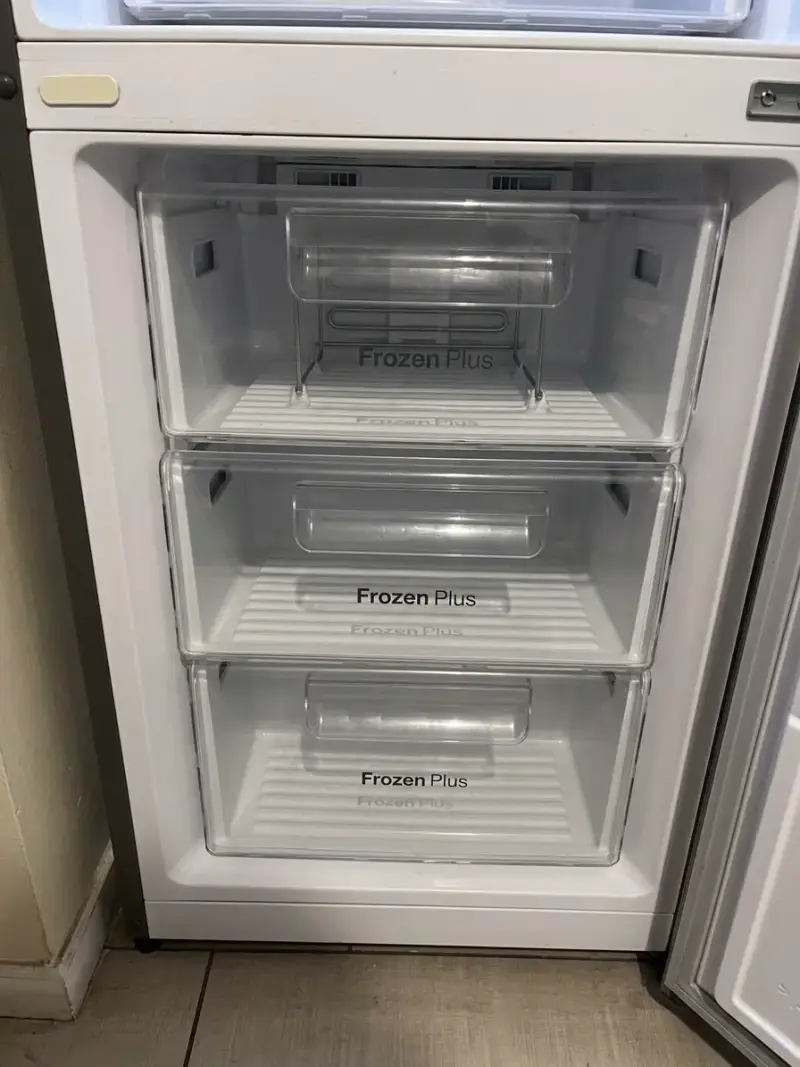 Refrigerador Daewoo Smart Cooling con Dispensador de Agua - 2