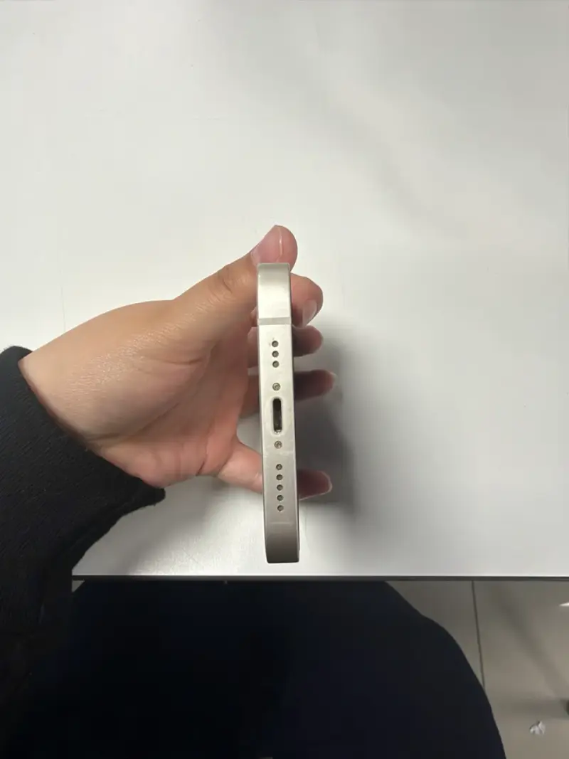 iPhone 13 blanco en buen estado - 6