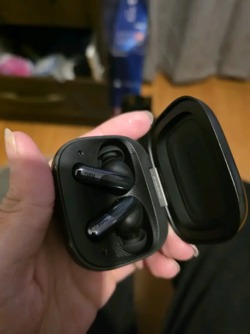Auriculares inalámbricos JBL con estuche de carga - 2