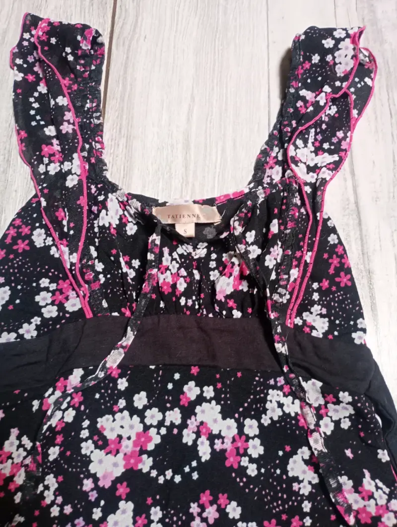 Blusa floral negra con volantes Tatienne - 2