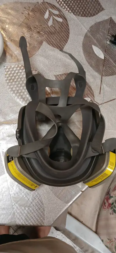 Máscara respiratoria 3M con filtros intercambiables - miniatura 2