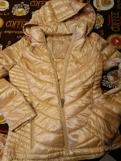 Chaqueta Calvin Klein dorada con capucha - miniatura 1